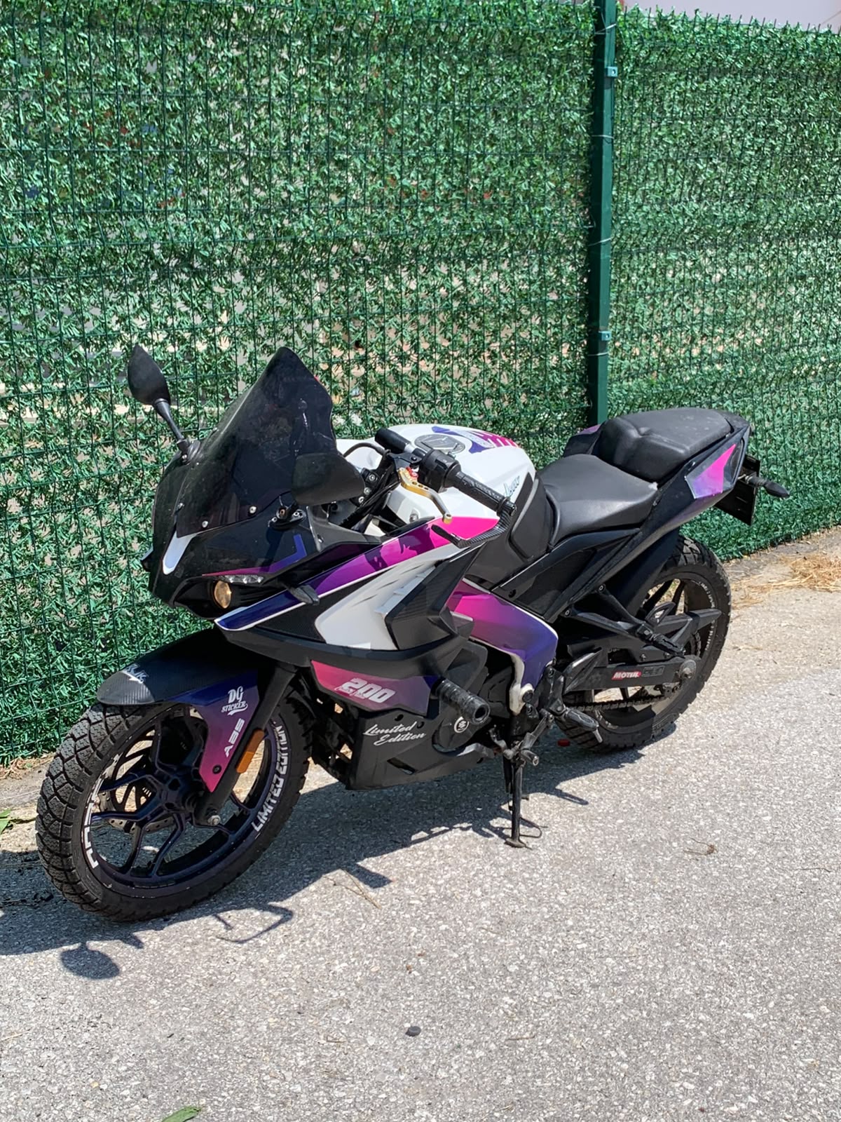 Bajaj Pulsar RS 200
